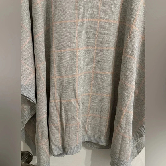 Sweater Poncho L/XL - Picture 5 of 8